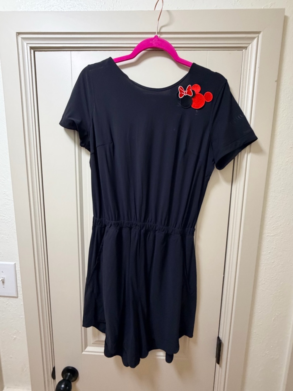 lululemon athletica Girls' Black Short-Sleeve Casual Dress with Red Accent